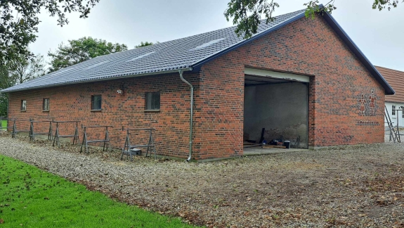 Nyt tag lagt på gård i Nykøbing Mors af dygtige tømrere